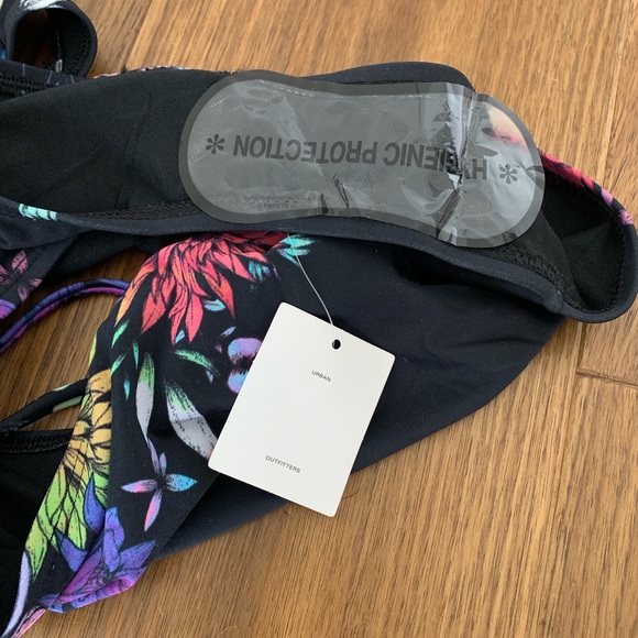 NWT UO Deep Plunging Floral Strappy Black Swimsuit - Picture 4 of 4